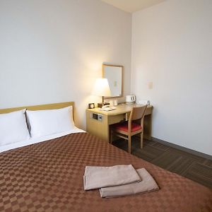 Zimmer mit Kingsize-Bett